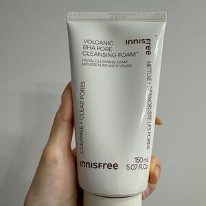 Volcanic BHA PORE cleaning foam  150ml
New with seal
Exp: 07/2027